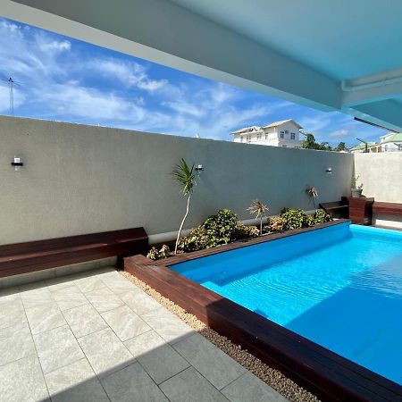Sandstone Apartment A Walk To The Beach Flic-en-Flacq Esterno foto