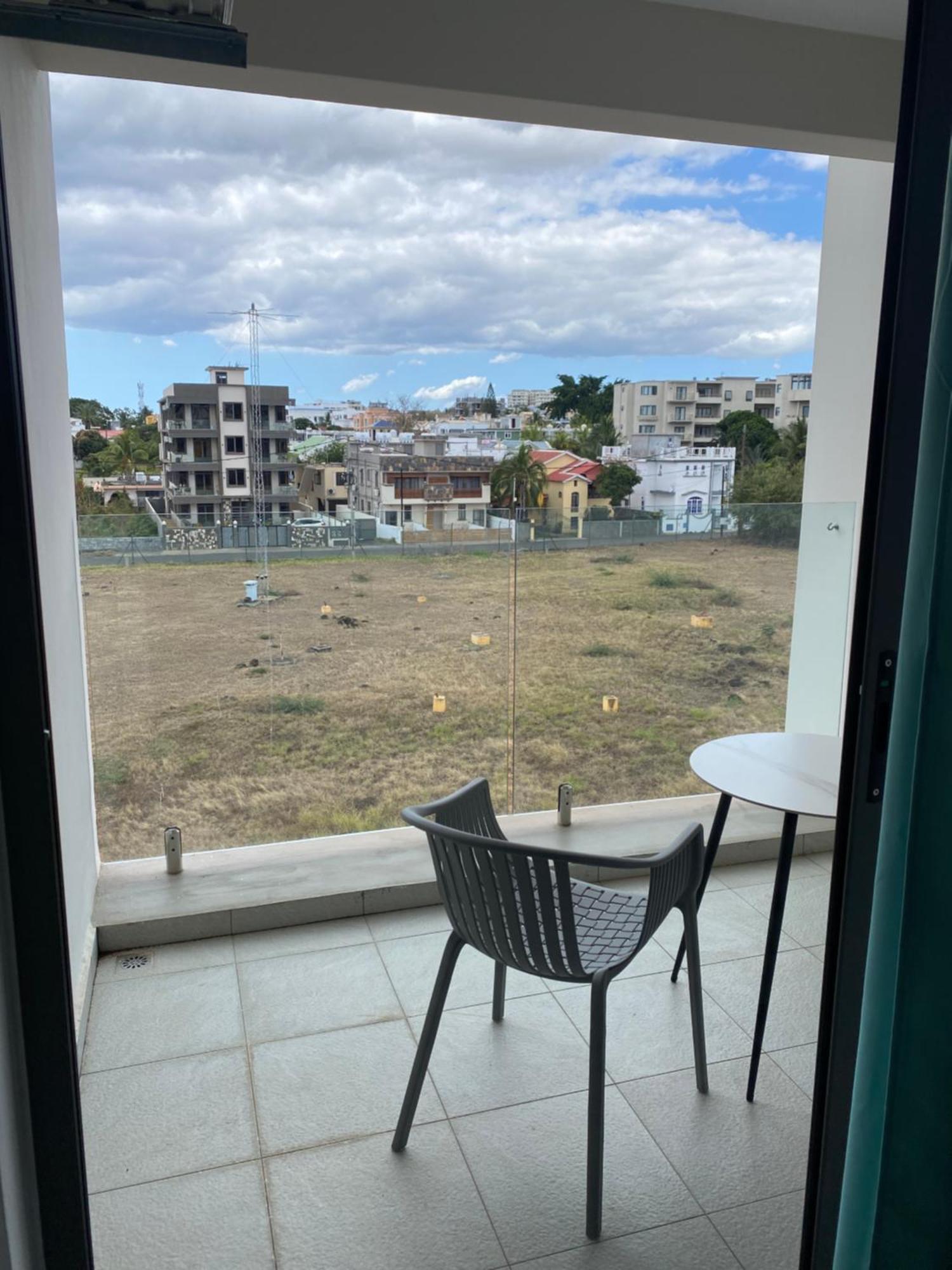 Sandstone Apartment A Walk To The Beach Flic-en-Flacq Esterno foto